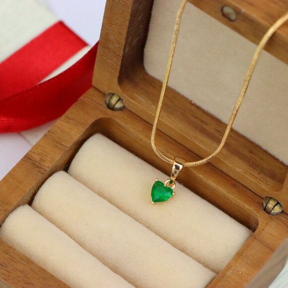 "Tiny Green Heart Pendant in Gold Plated Brass, XPPT1302 - Picture 8 of 12